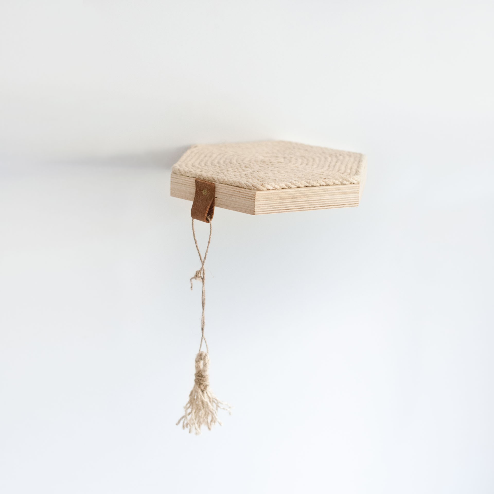 szesciokatna-polka-dla-kota-z-sizalem-kw9